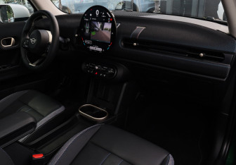 Подержанный автомобиль MINI Hatch 2024 года (7 фото)
