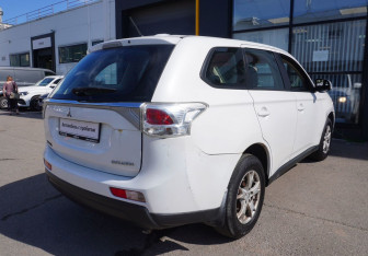 Подержанный автомобиль Mitsubishi Outlander 2013 года (5 фото)