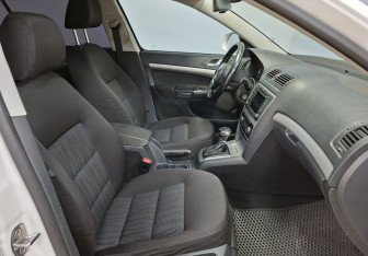 Подержанный автомобиль Skoda Octavia Liftback 2011 года (10 фото)