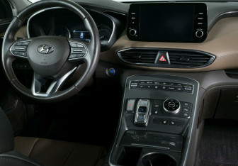 Подержанный автомобиль Hyundai Santa Fe 2022 года (8 фото)