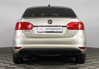 Подержанный автомобиль Volkswagen Jetta Sedan 2012 года (6 фото)
