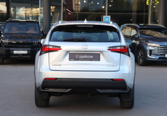 Подержанный автомобиль Lexus NX 2015 года (6 фото)