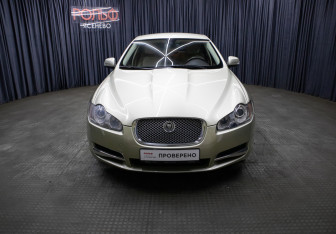 Подержанный автомобиль Jaguar XF Sedan 2008 года (2 фото)