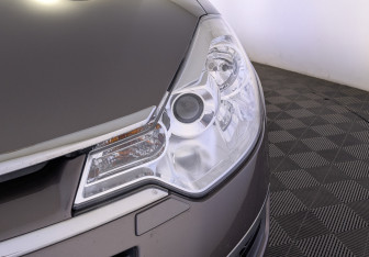 Подержанный автомобиль Citroen C-Crosser 2011 года (11 фото)