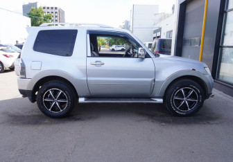 Подержанный автомобиль Mitsubishi Pajero 2009 года (4 фото)