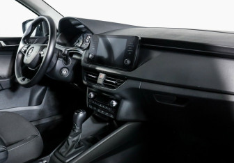Подержанный автомобиль Skoda Rapid Liftback 2021 года (6 фото)