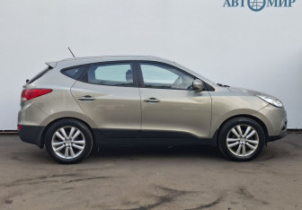 Подержанный автомобиль Hyundai ix35 2010 года (4 фото)