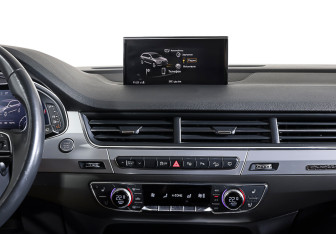 Подержанный автомобиль Audi Q7 2018 года (13 фото)