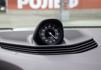 Подержанный автомобиль Porsche Taycan 2021 года (23 фото)