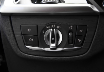 Подержанный автомобиль BMW X3 2017 года (14 фото)