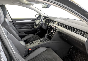 Подержанный автомобиль Volkswagen Passat Sedan 2020 года (11 фото)