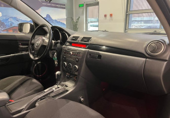 Подержанный автомобиль Mazda 3 Sedan 2007 года (11 фото)