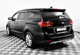 Подержанный автомобиль Kia Carnival 2018 года (7 фото)