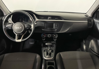 Подержанный автомобиль Kia Rio Hatchback 2022 года (12 фото)