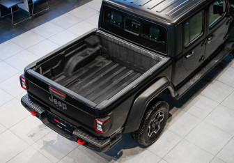 Подержанный автомобиль Jeep Gladiator 2022 года (7 фото)