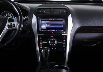 Подержанный автомобиль Ford Explorer 2013 года (17 фото)