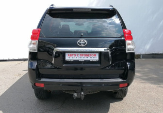 Подержанный автомобиль Toyota Land Cruiser Prado 2010 года (6 фото)