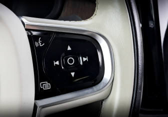 Подержанный автомобиль Volvo S90 2021 года (30 фото)