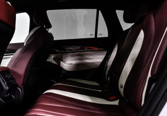 Подержанный автомобиль Geely Monjaro 2023 года (13 фото)