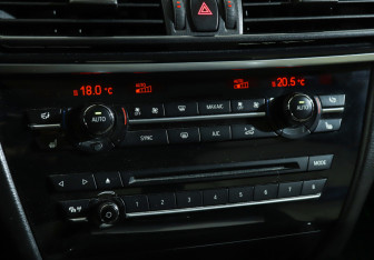 Подержанный автомобиль BMW X5 2014 года (18 фото)