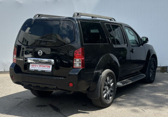Подержанный автомобиль Nissan Pathfinder 2010 года (5 фото)