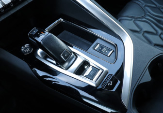 Подержанный автомобиль Peugeot 3008 2022 года (14 фото)