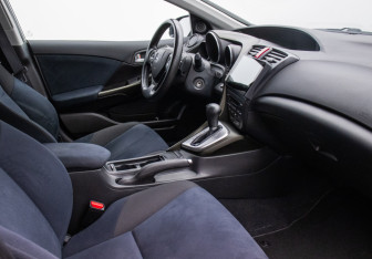 Подержанный автомобиль Honda Civic Hatchback 2012 года (10 фото)