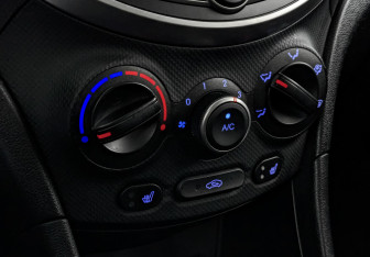 Подержанный автомобиль Hyundai Solaris Sedan 2015 года (21 фото)