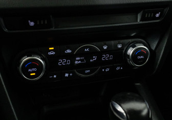 Подержанный автомобиль Mazda 3 Hatchback 2018 года (10 фото)