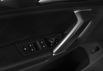 Подержанный автомобиль Volkswagen Tiguan 2018 года (23 фото)