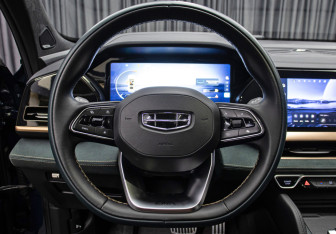 Подержанный автомобиль Geely Monjaro 2023 года (17 фото)