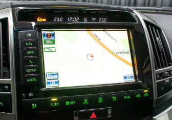 Подержанный автомобиль Toyota Land Cruiser Suv 2014 года (19 фото)