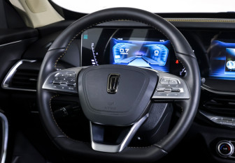 Подержанный автомобиль FAW Bestune T77 2023 года (13 фото)