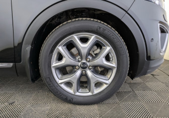 Подержанный автомобиль Kia Sorento 2017 года (18 фото)