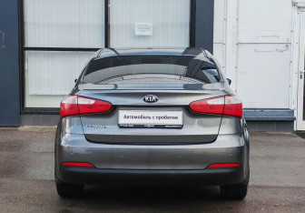 Подержанный автомобиль Kia Cerato Sedan 2015 года (6 фото)