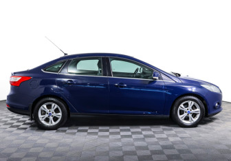 Подержанный автомобиль Ford Focus Sedan 2011 года (4 фото)