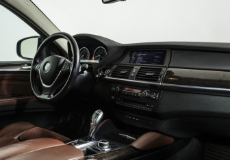 Подержанный автомобиль BMW X6 2012 года (9 фото)