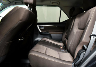 Подержанный автомобиль Toyota Fortuner 2018 года (11 фото)