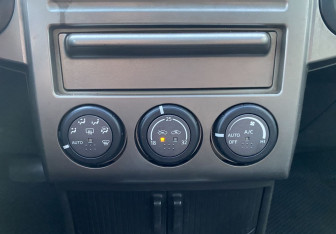 Подержанный автомобиль Nissan X-Trail 2004 года (14 фото)