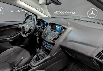 Подержанный автомобиль Ford Focus Hatchback 2018 года (11 фото)