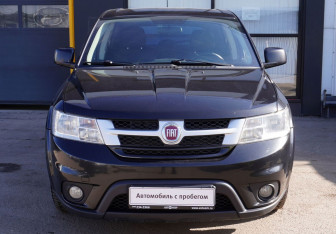 Подержанный автомобиль Fiat Freemont 2013 года (2 фото)