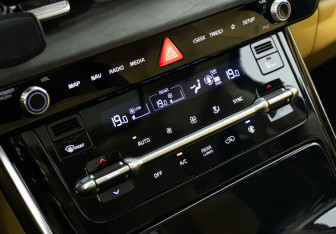 Подержанный автомобиль Kia Carnival 2020 года (13 фото)