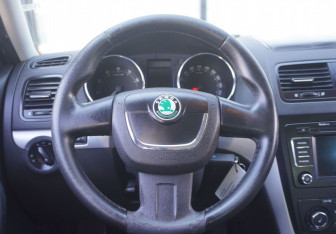 Подержанный автомобиль Skoda Yeti 2012 года (14 фото)