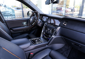 Подержанный автомобиль Rolls-Royce Cullinan 2019 года (11 фото)