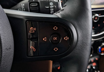 Подержанный автомобиль MINI Hatch 2022 года (28 фото)