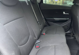 Подержанный автомобиль Kia Rio Sedan 2014 года (11 фото)