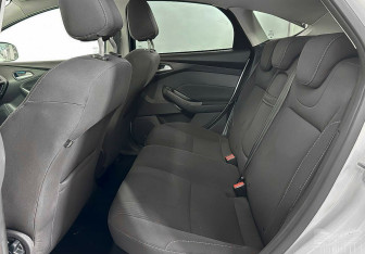 Подержанный автомобиль Ford Focus Hatchback 2012 года (10 фото)