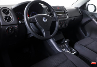 Подержанный автомобиль Volkswagen Tiguan 2008 года (14 фото)