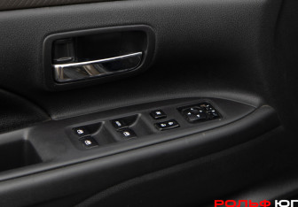 Подержанный автомобиль Mitsubishi Outlander 2015 года (16 фото)