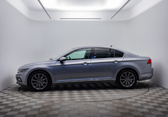 Подержанный автомобиль Volkswagen Passat Sedan 2020 года (8 фото)